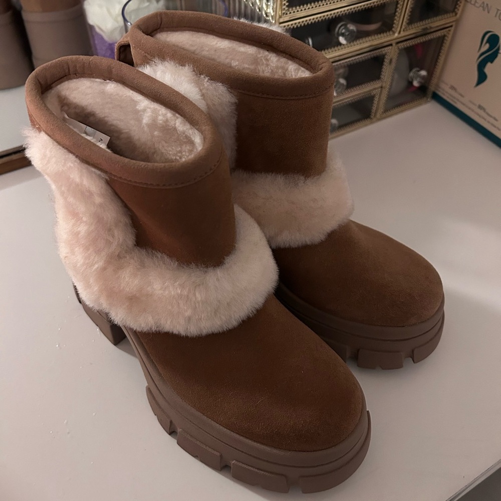 Brand New UGG Brooklyn Sunburst Boots